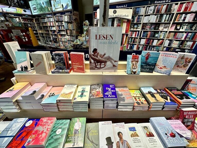 Umsetzung des Lesemotivs Leichtlesen in der Buchhandlung Ludwig