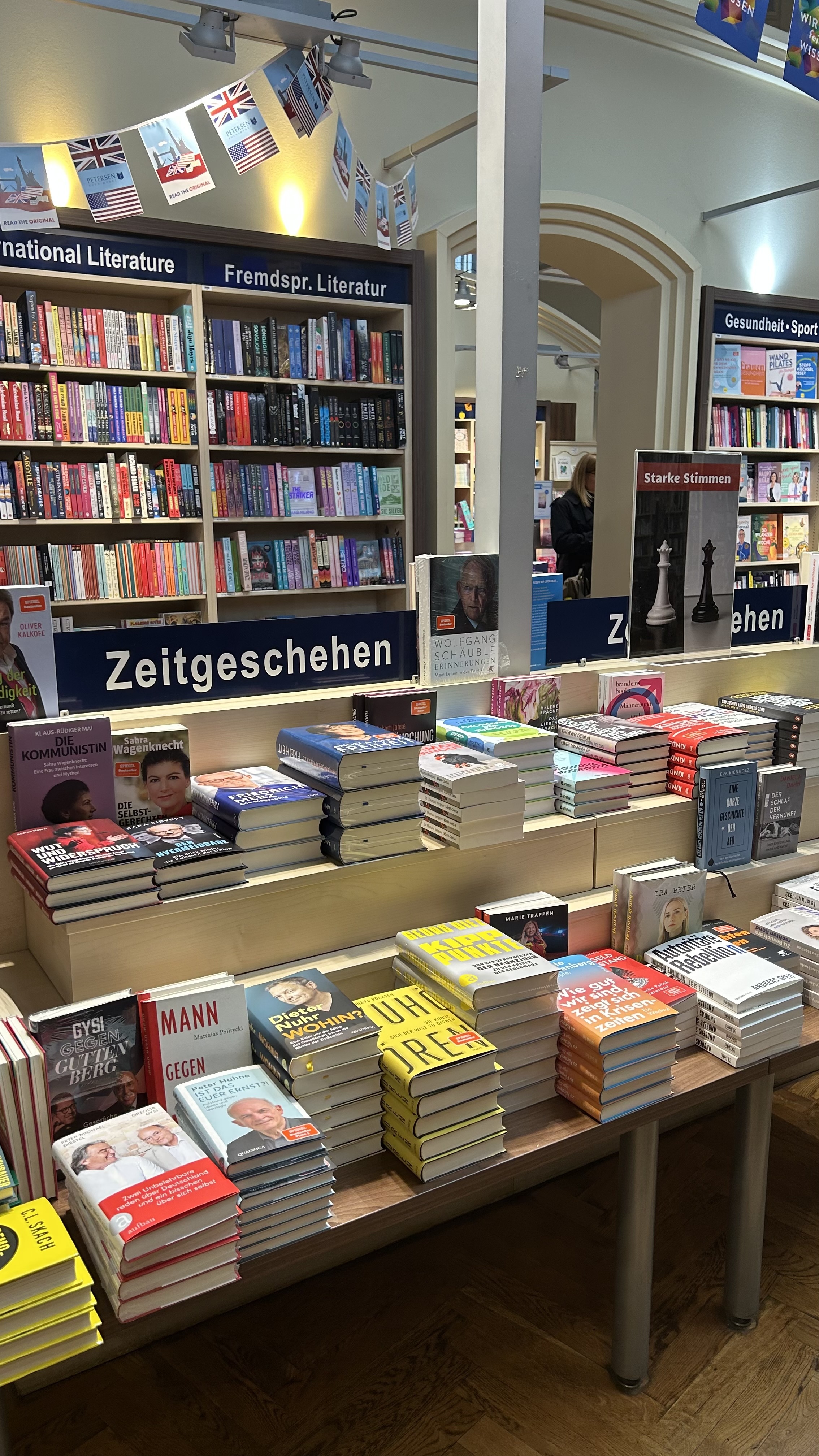 Umsetzung des Lesemotivs Auseinandersetzen in der Buchhandlung Ludwig