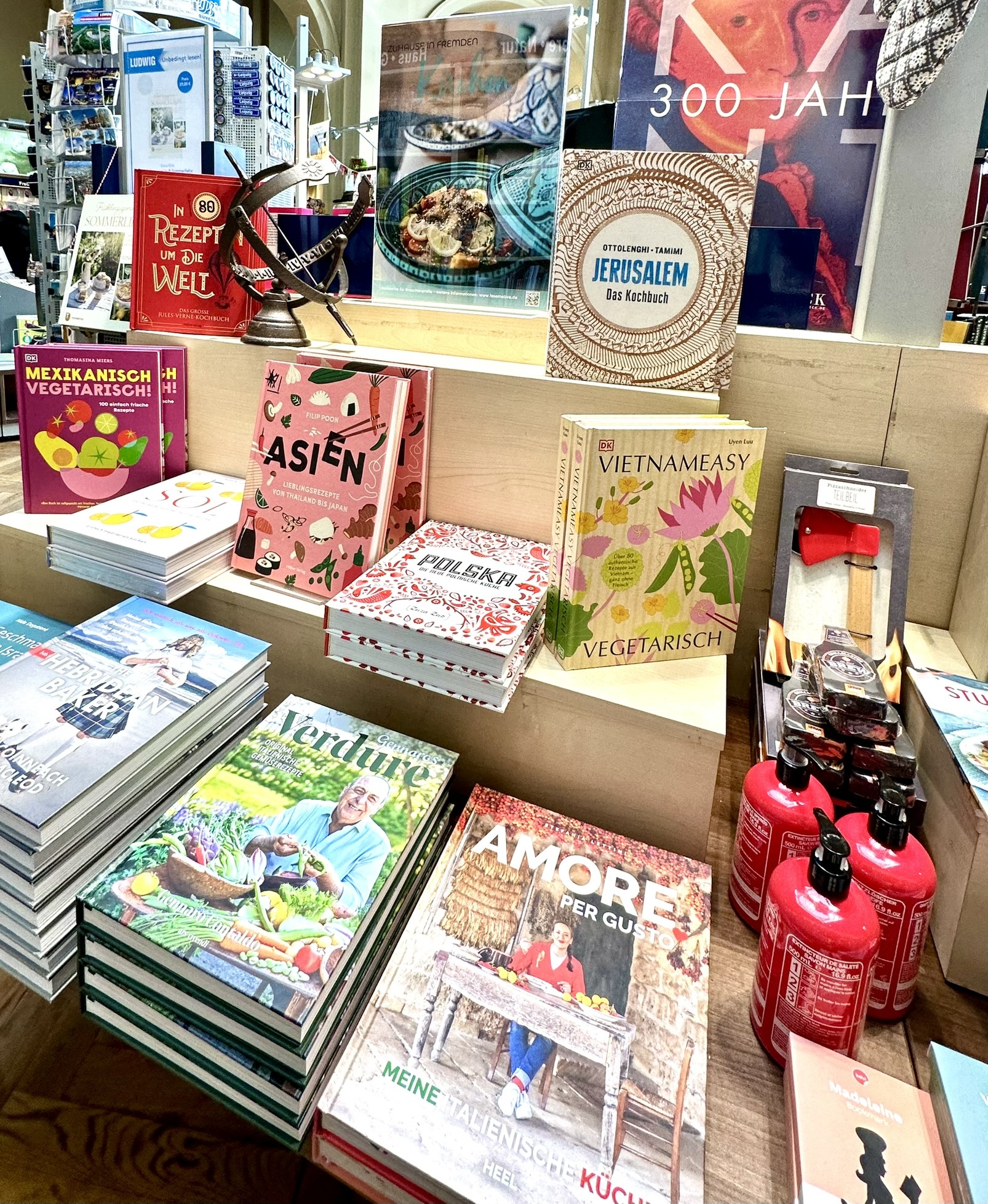 Umsetzung des Lesemotivs Entdecken in der Buchhandlung Ludwig