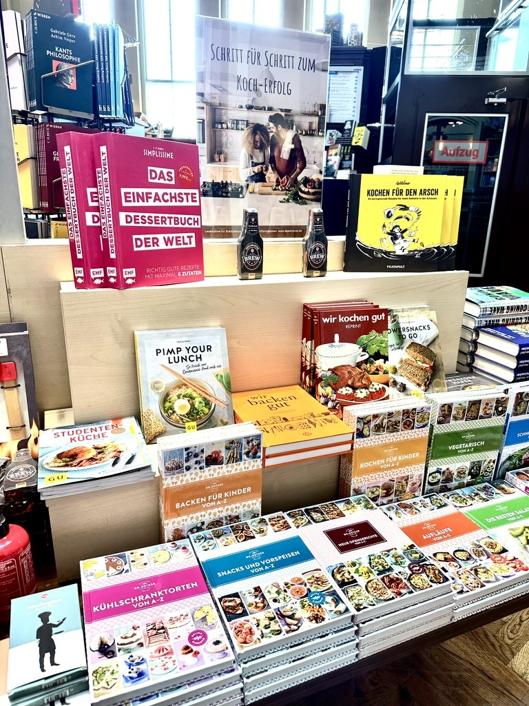 Umsetzung des Lesemotivs Entdecken in der Buchhandlung Ludwig