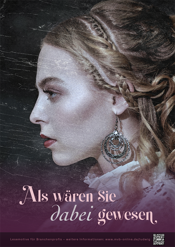 Plakat zum Lesemotiv Eintauschen mit der Seitenansicht eines Frauengesichts im historischen Gewand und Sepia-Filter mit der Überschrift "Als wären Sie dabei gewesen"
